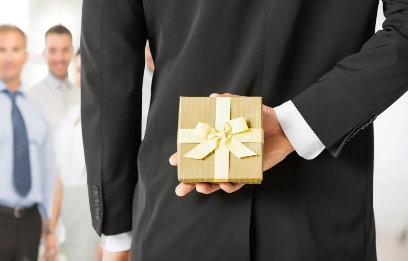 Top 10 Premium Corporate Gift Ideas For Employees