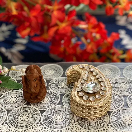 Round Basket with Dates